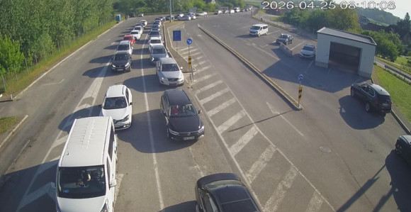 Gužva na prelazima Donja Gradina i Velika Kladuša