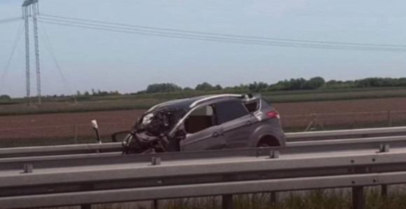 Тешка саобраћајна несрећа код Руме, троје погинуло