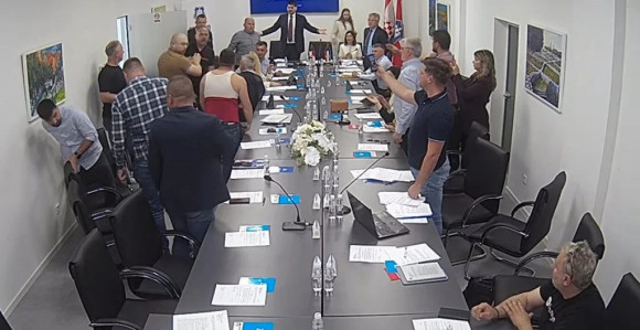 Општа туча током сједнице, камера све забиљежила (ВИДЕО)