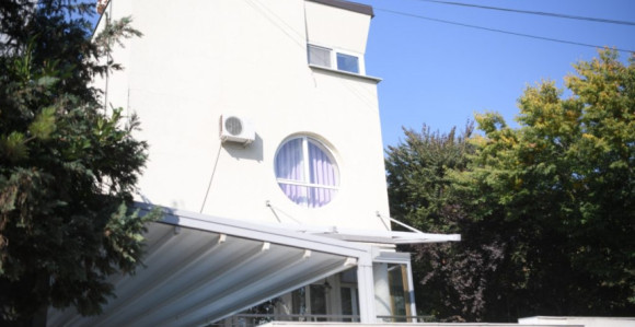 Тужилац требало да донесе одлуку у случају "Вила на Дедињу", па скинута са предмета