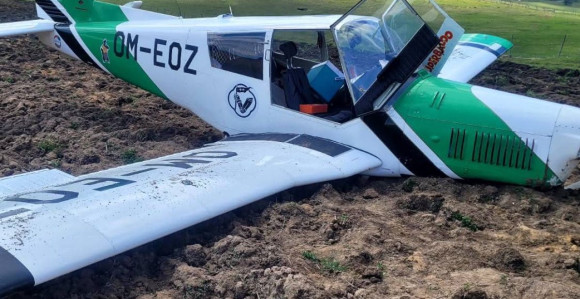 Mali avion iz Slovačke prinudno sletio na oranicu na Vlašiću