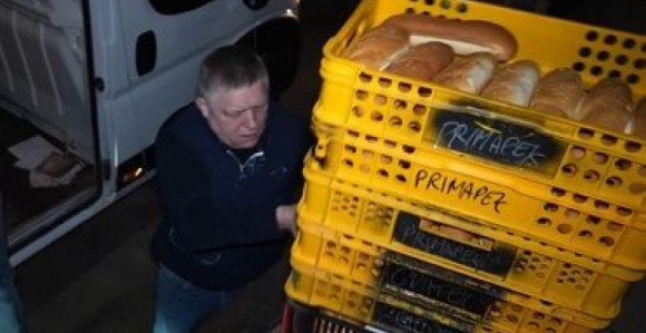 Fico se solidarisao sa radnicima, radio noćnu u pekari