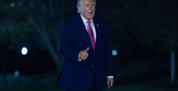 Трамп привремено обуставио операцију у Ормуском мореузу