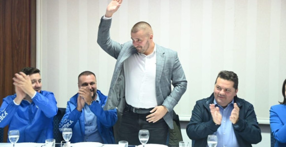 Мљекари на рубу опстанка, Агенција расипа новац на промоцију