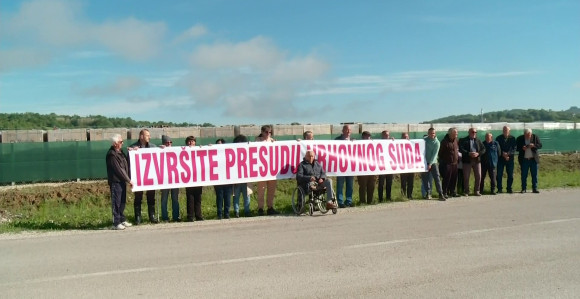 Protest mještana sela Podnovlje zbog solarne elektrane