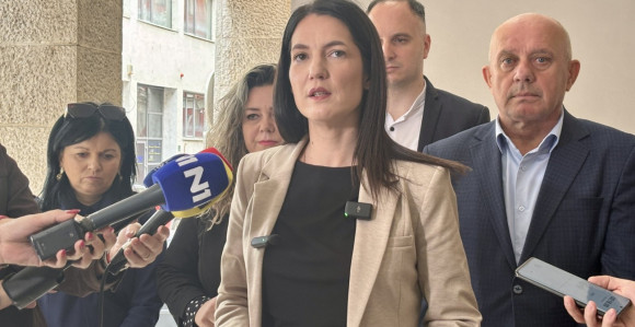 Предате кандидатуре: Тривићева позива на јединство опозиције