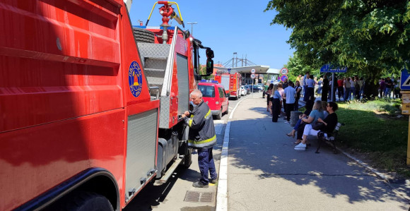 Zaposleni u zgradi Vlade distrikta Brčko evakuisani
