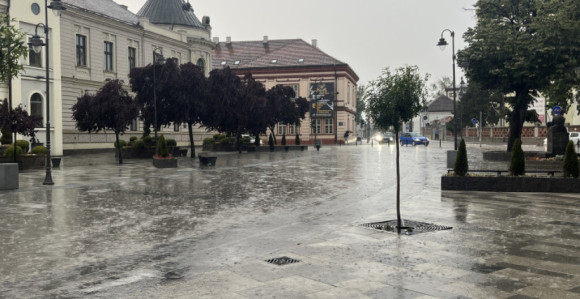 Невријеме праћено кишом и вјетром погодило Чачак