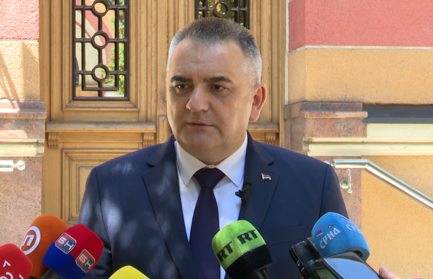 Direktor Poreske uprave dijeli novac aktivistima SNSD, Minić opravdava?