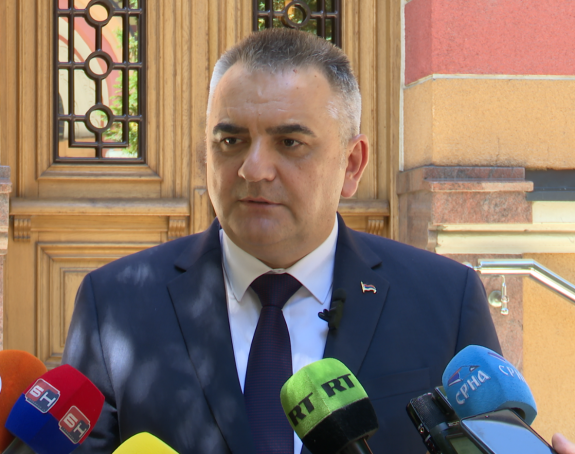 Директор Пореске управе дијели новац активистима СНСД, Минић оправдава?