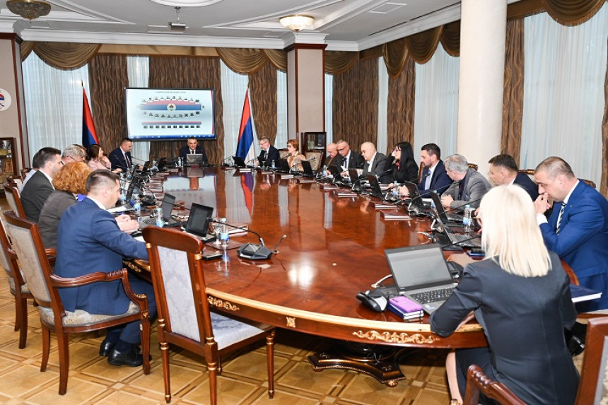 Влада задужењем од 800 милиона КМ купује изборе?!