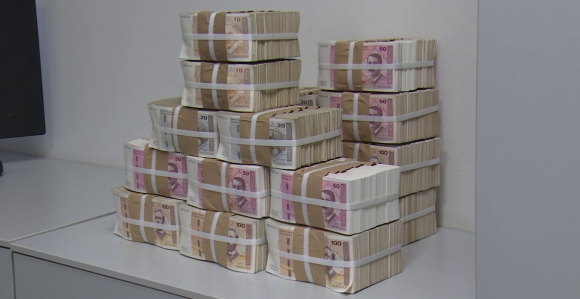Власт нас до гуше задужује за гласове и социјални мир