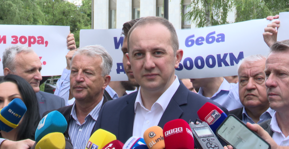 СНСД покушава да купи изборе новим задуживањем