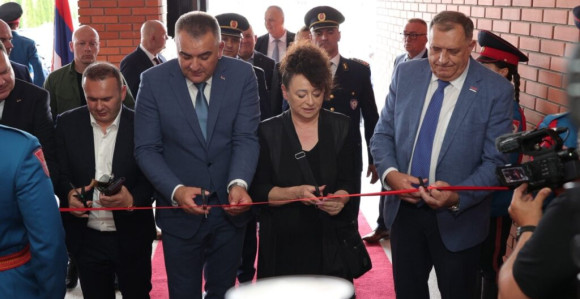 Ne može kolo bez kokana: Na otvaranju policijske stanice na Palama nema legalnog Siniše Karana, ali ima onog koga zovu predsjednik?!