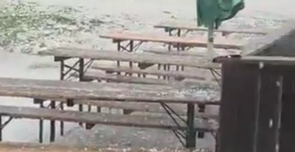 Снажно невријеме погодило Аустрију и Словенију (ВИДЕО)