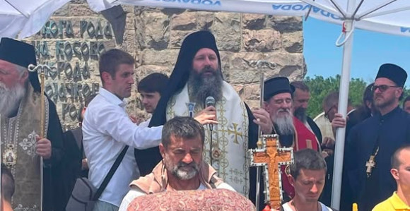 Održan parastos na Gazimestanu srpskim junacima