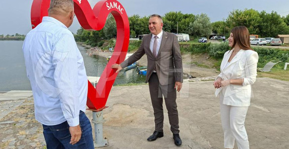 Минић већ у кампањи из свог Шамца, ево шта обећава