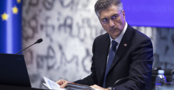 Vozilo iz pratnje udarilo u blindiranu limuzinu Plenkovića