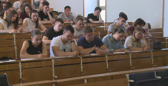 Нема интереса младих да студирају или одлазе ван Српске