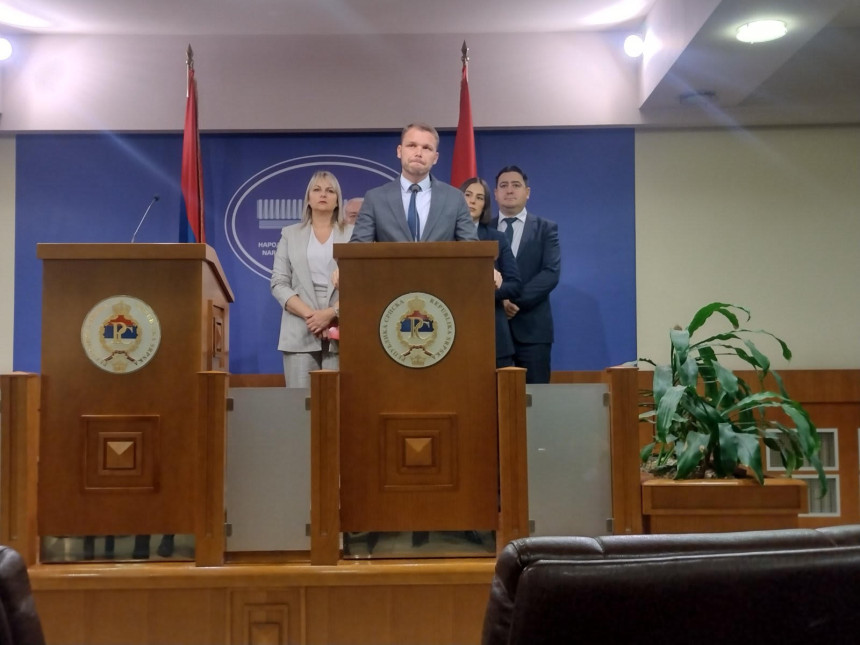Miniću, kumove ostavite za raspored sjedenja na svadbi
