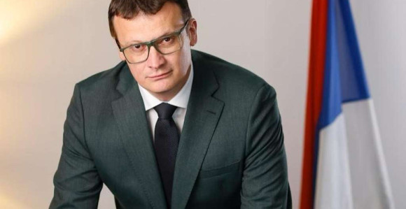 Није мајка клела сина што се кладио, него што се вадио!