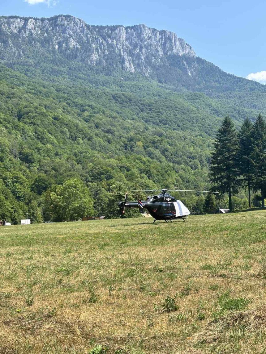 Premijer Savo Minić obilazi fočanske kafane