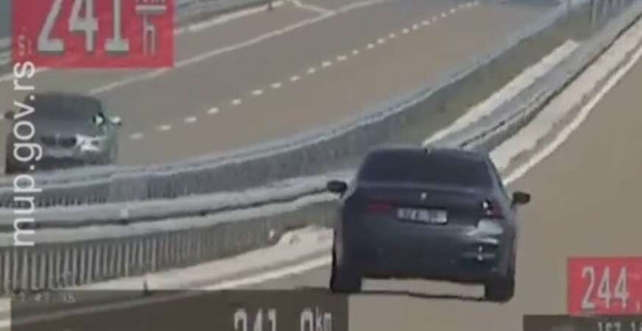 Policija objavila jeziv snimak: Vozio 241 km na čas
