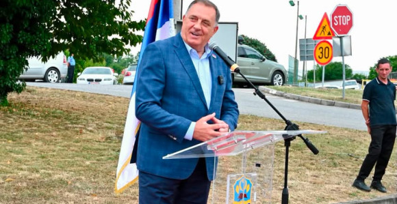 Господар празних села: Мит о вођи и стварност која одлази