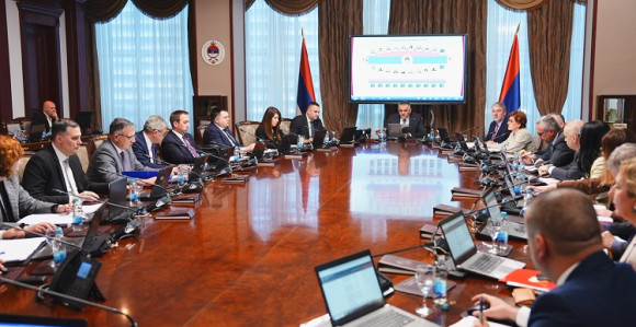Минић и министри у Влади Српске добили повишице