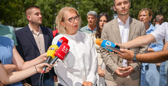 Смањити порез на здравље и основне животне потребе