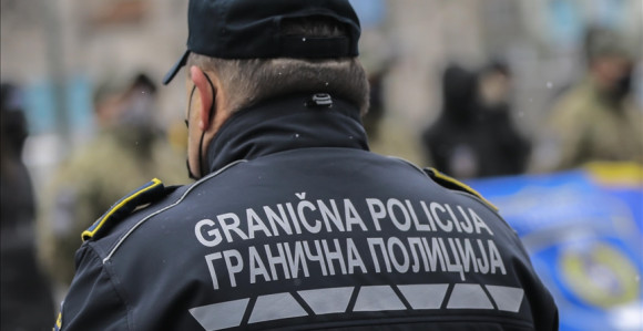 Припадник Граничне полиције лажирао преласке границе