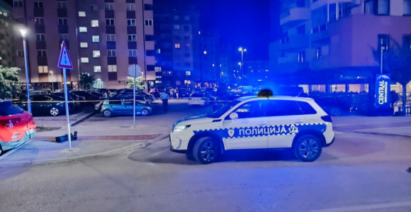 Елез и Ждрале поново у рату, Ћосић их моли за пристојно понашање