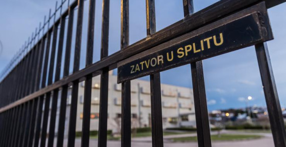 Пронађен мртав у затвору: Дјевојке доводио за проституцију