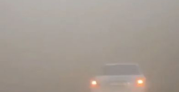 Румунија: Снажна олуја носила кровове и чупала дрвеће