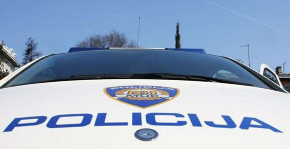 Мушкарац (74) покушао да убије супругу (69) штаком