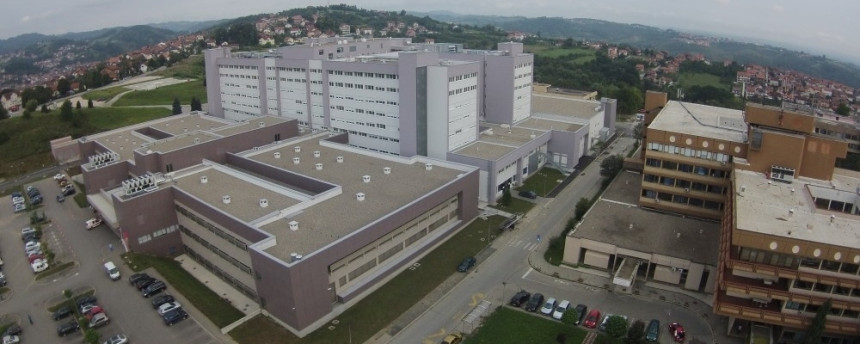 Пацијент скоком са зграде УКЦ извршио самоубиство