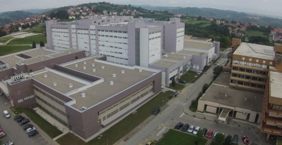 Пацијент скоком са зграде УКЦ извршио самоубиство