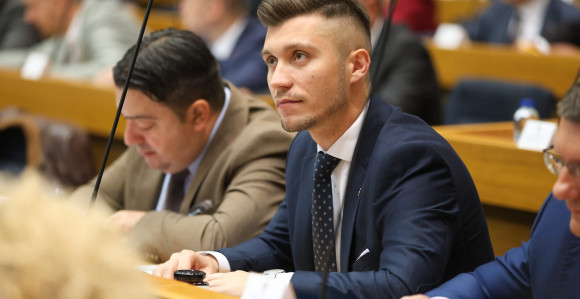 Карану не дају да буде предсједник, али мора да потпише ОВО