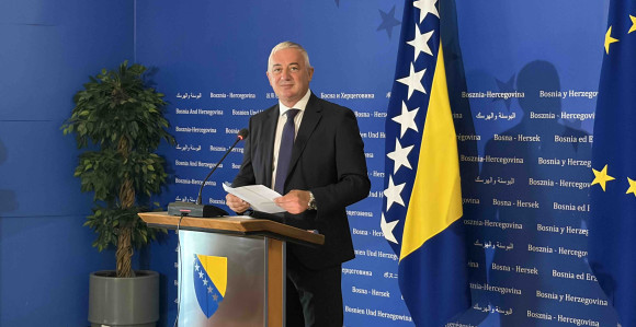 Пријава против Коалиције "Под лупом": Чуј, посланички рад преурањена кампања, а министарски није!