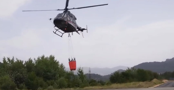 Požar na Trebeviću: 60 ljudi i helikopter MUP-a na terenu