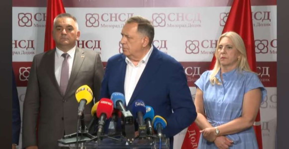 "Спонтани дочек“ Минића, Жељке и Додика у школама 1. септембра?!