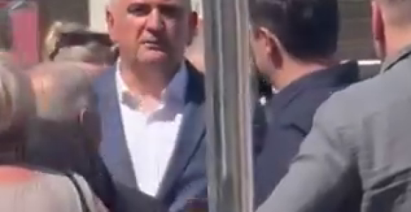 Dodikov premijer podivljao na pitanje o gimnaziji, poslaniku poručio: „Sram te bilo!“ (VIDEO)