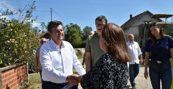 Власт је сељака оставила да се сам бори за опстанак
