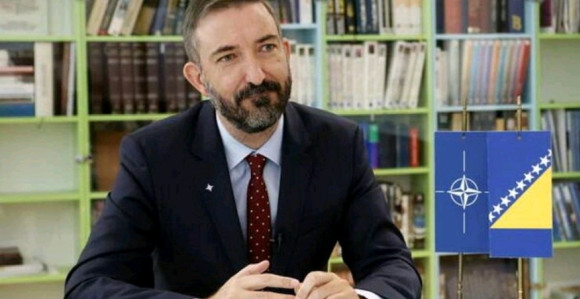 Брисел: НАТО је у БиХ, Србија је војно неутрална