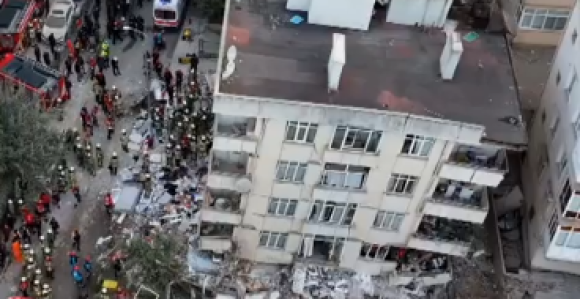 Урушила се зграда у Истанбулу, затрпано седам особа
