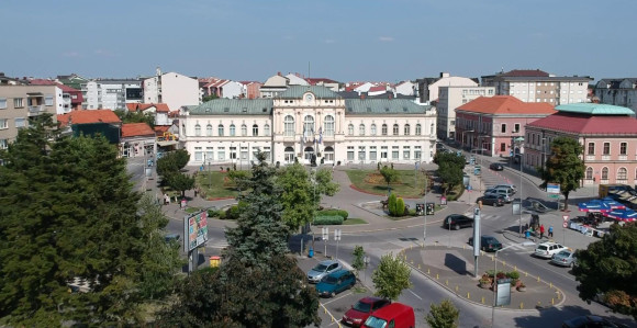Градска управа Бијељине послала 300 радника кући