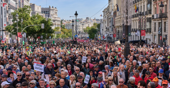 Hiljade ljudi protestuju u Turskoj zbog novinara i medija