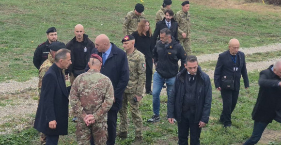 Министар одбране Италије посјетио мјесто несреће