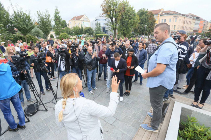 Verbalni napad na snimatelja 